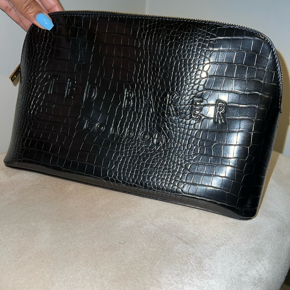 Ted Baker faux leather clutch😎